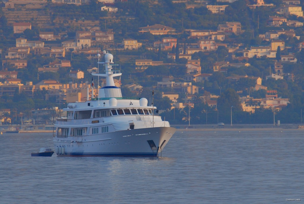 Yacht LADY BEATRICE Feadship CHARTERWORLD Luxury Superyacht